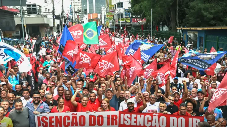 Protesto de metalúrgicos defende isenção de IR e redução de jornada