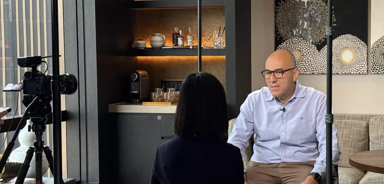 Leonardo Attuch concede entrevista ao Grupo de Mídia da China
