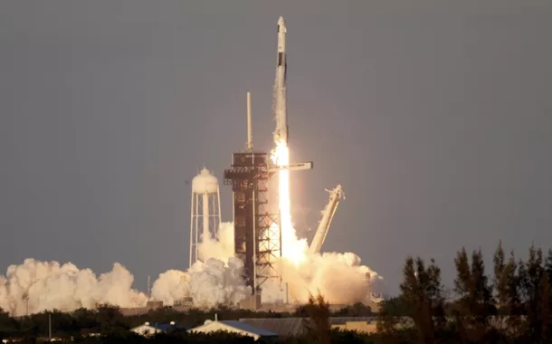 NASA lança missão Crew-10 para trazer de volta astronautas presos no espaço