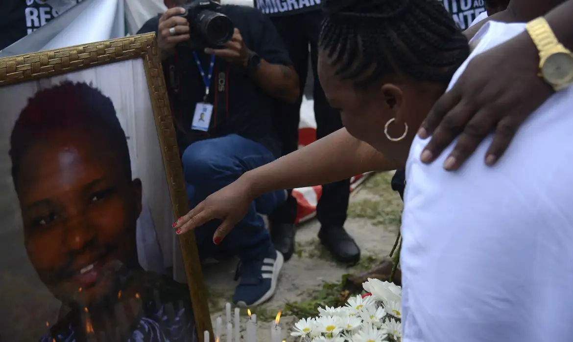 Aleson Cristiano de Oliveira Fonseca recebeu a pena de 23 anos, sete meses e 10 dias, enquanto Fábio Pirineus da Silva foi condenado a 19 anos, seis meses e 20 dias
