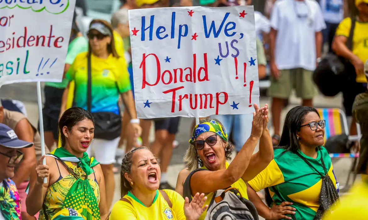 Bolsonaristas pedem intervenção dos EUA em ato pró-anistia em Copacabana, Rio de Janeiro-RJ - 16/03/2025