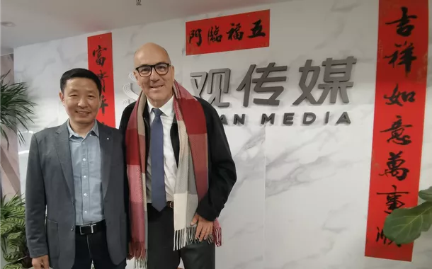 He Shenquan e Leonardo Attuch formalizam aliança em Xangai