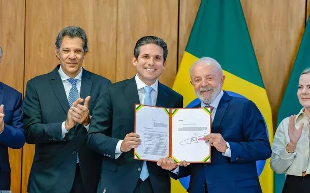 Presidente da República, Luiz Inácio Lula da Silva, durante reunião para Anúncio do Envio do Projeto de Lei de Ampliação da Isenção do Imposto de Renda ao Congresso Nacional. Palácio do Planalto, Brasília - DF.

