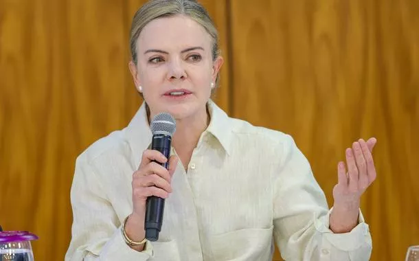 Isenção de IR até R$ 5 mil é "questão de justiça social e fiscal", diz Gleisi