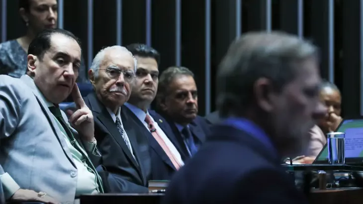 Sessão solene no Senado comemora os 40 anos da redemocratização