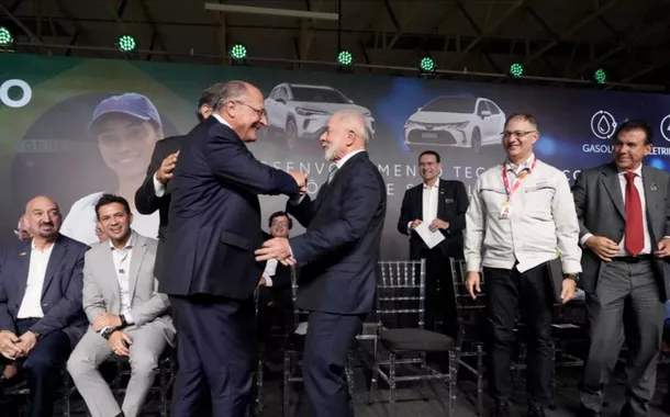 "Com Lula, a indústria voltou a investir no Brasil", diz Alckmin