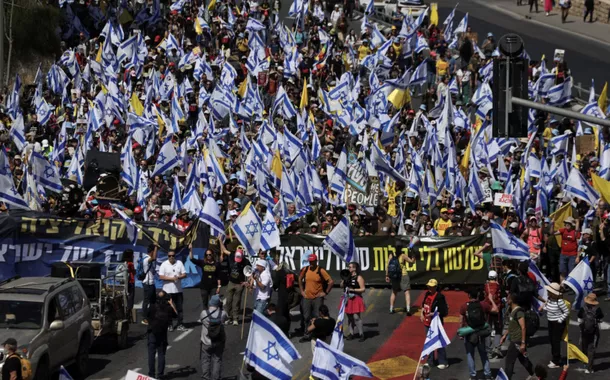 Oposição a Netanyahu ganha força em Israel com retorno dos ataques a Gaza