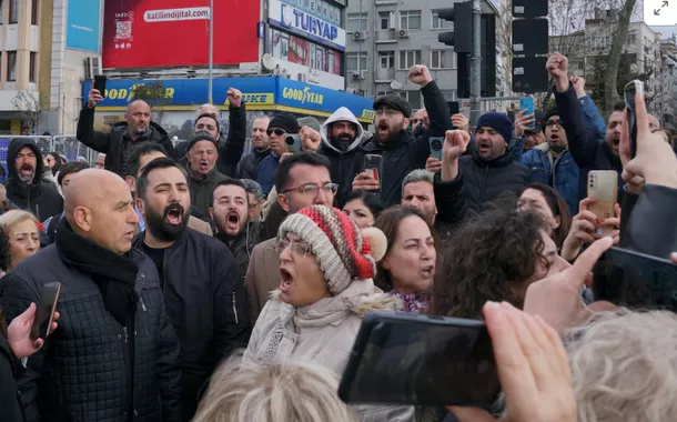 Manifestantes dizem que detenção do prefeito de Istambul é um golpe à democracia turca