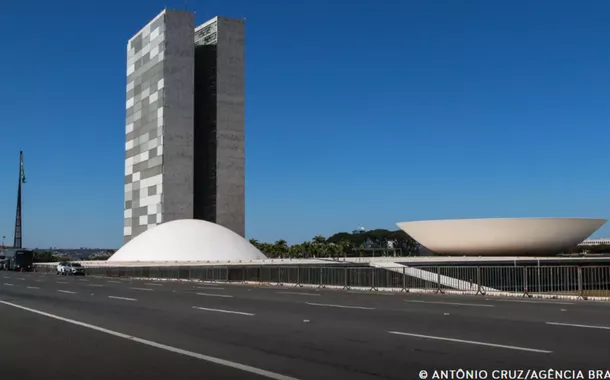 Críticas ao Congresso dominam as redes após aprovação de urgência no projeto da anistia