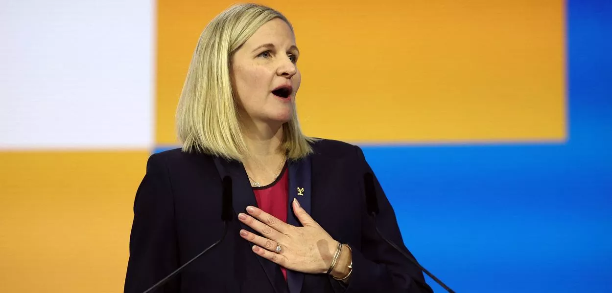 Kirsty Coventry é eleita para presidir o COI
