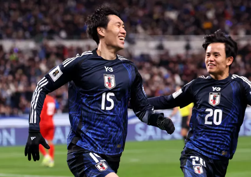 Japão se torna o primeiro país a se classificar para a Copa do Mundo com gols de Kamada e Kubo