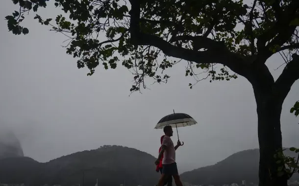Rio de Janeiro registra chuva forte na chegada do outono