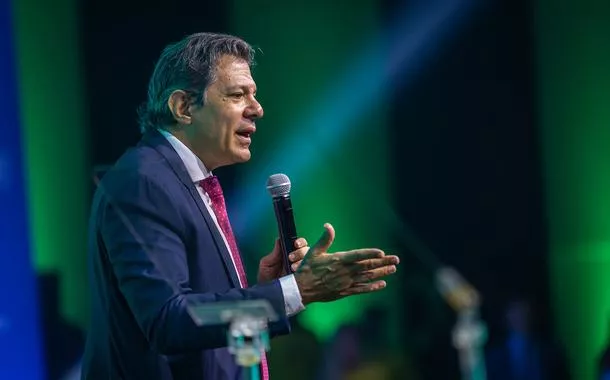 Haddad diz que Bolsonaro agiu com “100% de improbidade” no último ano de governo