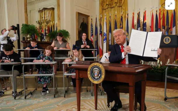 Trump assina Ordem Executiva para acabar o Departamento de Educação