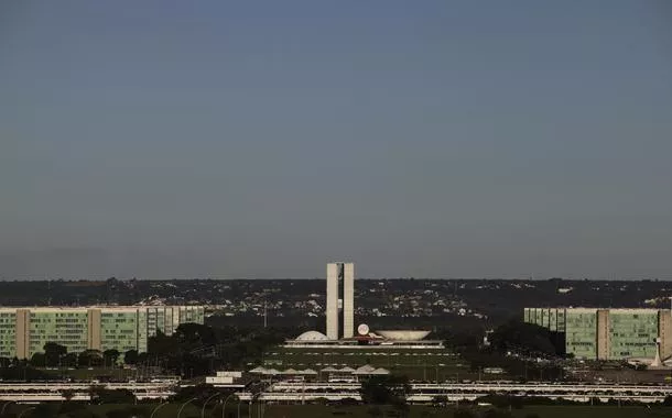 Emendas parlamentares superam orçamento de 32 ministérios e concentram poder no Congresso