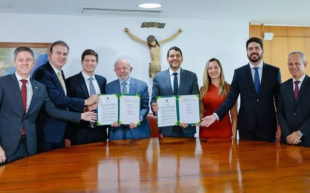 Presidente da República, Luiz Inácio Lula da Silva, durante assinatura de acordo do FUNDEF com a Prefeitura de Recife. Palácio do Planalto, Brasília - DF