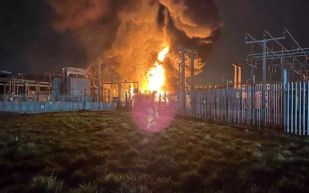 Polícia antiterrorismo de Londres investiga incêndio que paralisou operações no aeroporto de Heathrow