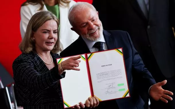 'Ele está muito disposto', diz Gleisi sobre Lula se candidatar à reeleição em 2026