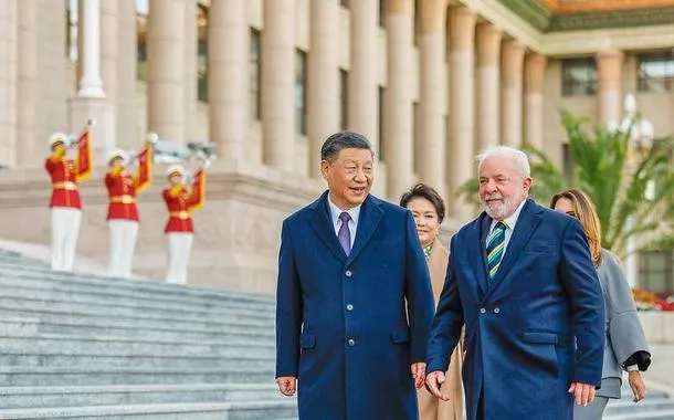 Brasil e China decidem aprofundar cooperação em petróleo, satélites, economia digital e saúde, diz Lula