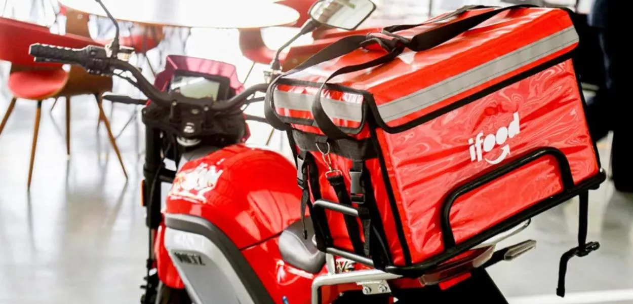 Motocicleta de entregador do iFood