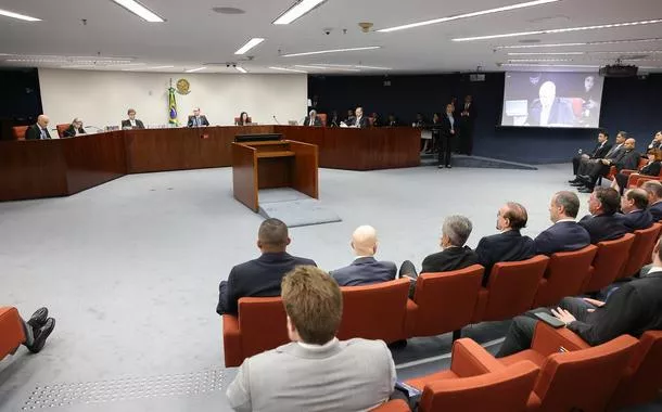 Bolsonaro e Moraes ficam frente a frente no julgamento da denúncia do golpe