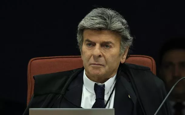 Recuo de Fux em penas do 8 de janeiro desafia maioria e pode reabrir debate jurídico no STF