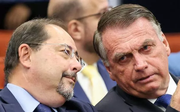 Réu por tentar golpe, Bolsonaro fala em "atentado jurídico à democracia"