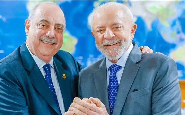 Presidente da República, Luiz Inácio Lula da Silva, recebe a visita do Prefeito reeleito de Belo Horizonte, Fuad Nomam e do Vice-Prefeito, Álvaro Damião, no Palácio do Planalto. Brasília - DF