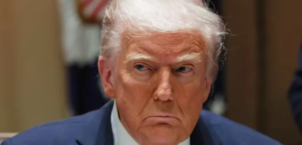 Donald Trump impôs tarifas de 25% sobre importações de automóveis pelos Estados Unidos 
