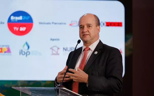 "O Brasil extrai 3 milhões de barris por dia sem deixar cair uma gota no mar”, diz Roberto Ardenghy