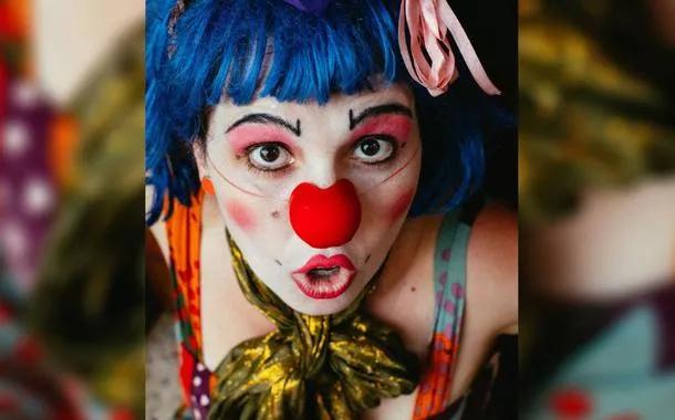 Renata Rukmini é palhaça há 25 anos e facilitadora de palhaçaria terapêutica há 13