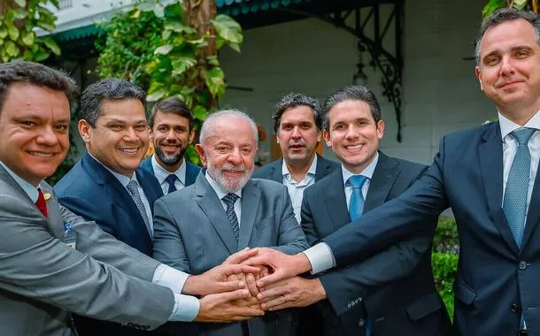 Lula e parte de sua comitiva no Vietnã