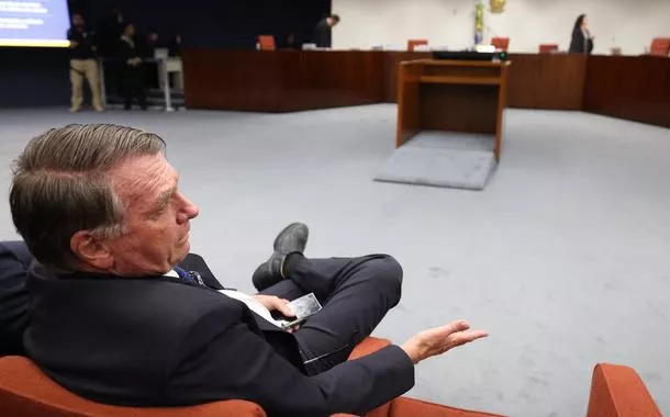 Ministros do STF minimizam risco de fuga de Bolsonaro: "bom réu"