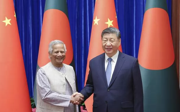 Xi Jinping reúne-se com conselheiro-chefe do governo interino de Bangladesh