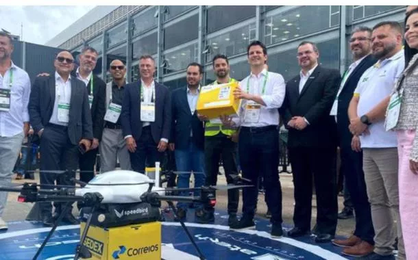 Correios fazem primeira entrega de encomendas por drone no Brasil