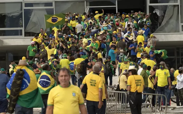 Golpismo globalizado: quando o ataque vem de dentro e de fora