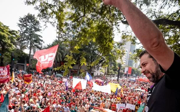 Em ato contra anistia em São Paulo, Boulos promete levar marmita para Bolsonaro na Papuda
