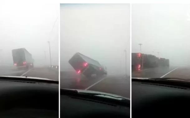 Caminhão tomba com força do vento durante temporal em Porto Alegre (vídeo)