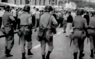 Militares ocupam as ruas após golpe de 1964 