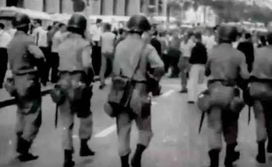 Militares ocupam as ruas após golpe de 1964 