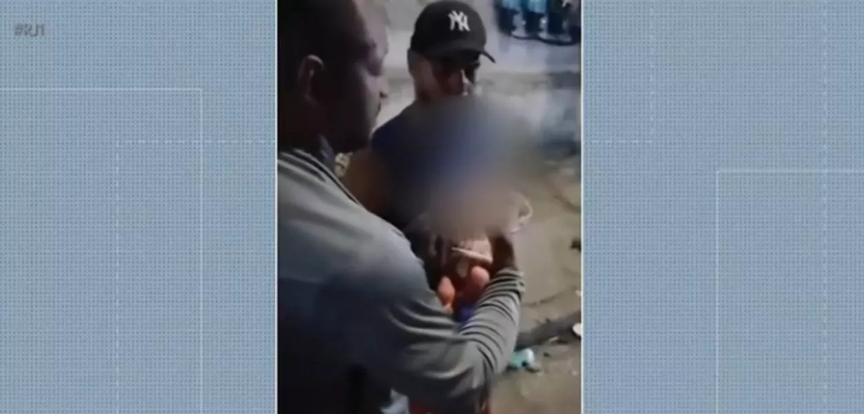 Uma recém-nascida foi encontrada dentro de uma sacola de lixo na madrugada de terça-feira