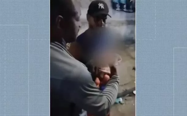 Uma recém-nascida foi encontrada dentro de uma sacola de lixo na madrugada de terça-feira