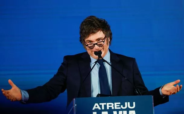 Milei libera venda de armas de assalto a civis e revoga restrição vigente desde 1995