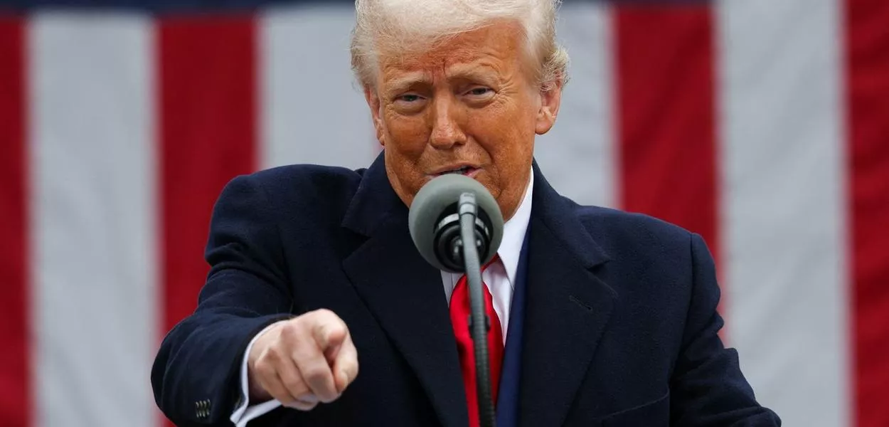Trump faz comentários sobre tarifas na Casa Branca
02/04/2025

