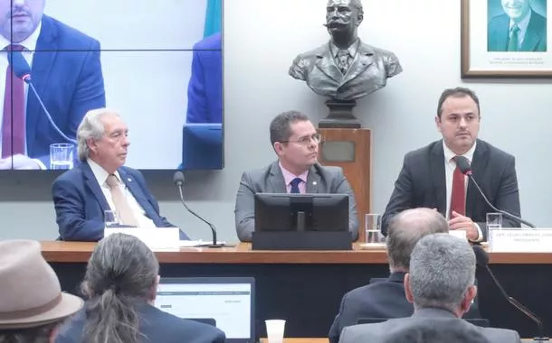 Relator que defende cassação de Glauber Braga por agressão já atacou escritor na Câmara
