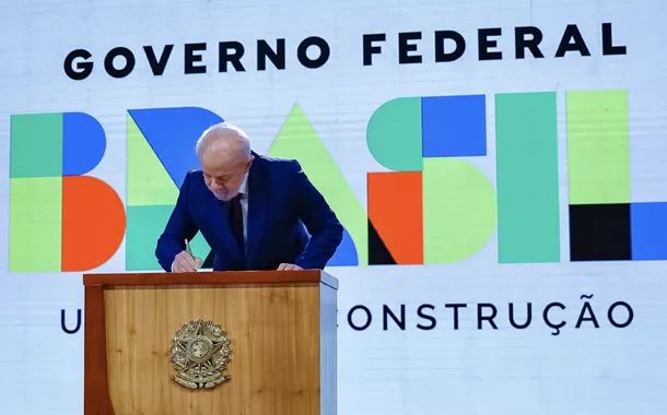 Lula anuncia pacote de medidas para “dar a volta por cima”