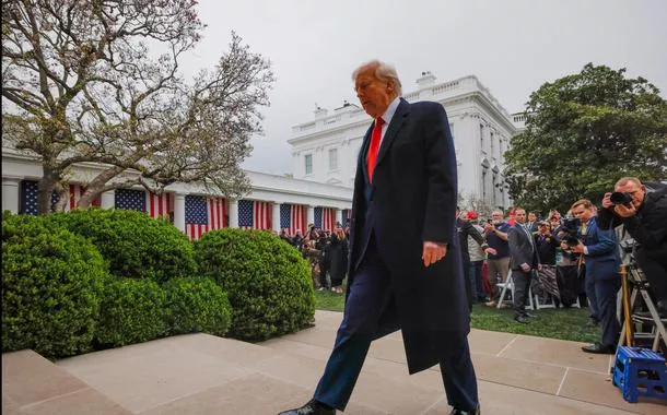 Após caos nos mercados, Trump sinaliza que pode rever tarifas