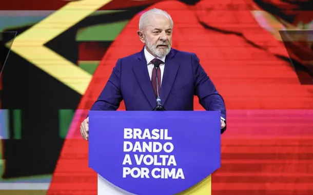"Brasil não abre mão da soberania e defenderá empresas e trabalhadores", afirma Lula