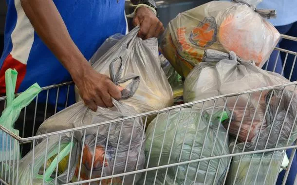 Consumo das famílias cresce 1% no 1º trimestre de 2025; investimentos sobem 3,1%