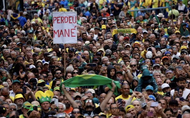Apoiadores de Jair Bolsonaro se reúnem no dia de uma manifestação contra o processo judicial de Bolsonaro e para exigir a anistia de todos os acusados ​​de participar da conspiração para derrubar o governo, em São Paulo-SP, Brasil, 6 de abril de 2025